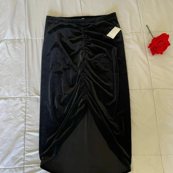 Good American velour ruched midi skirt - Picture 2 of 7